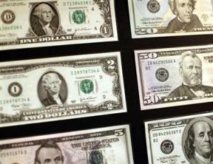 Доллар продолжает дешеветь: стоит ли сдавать валюту